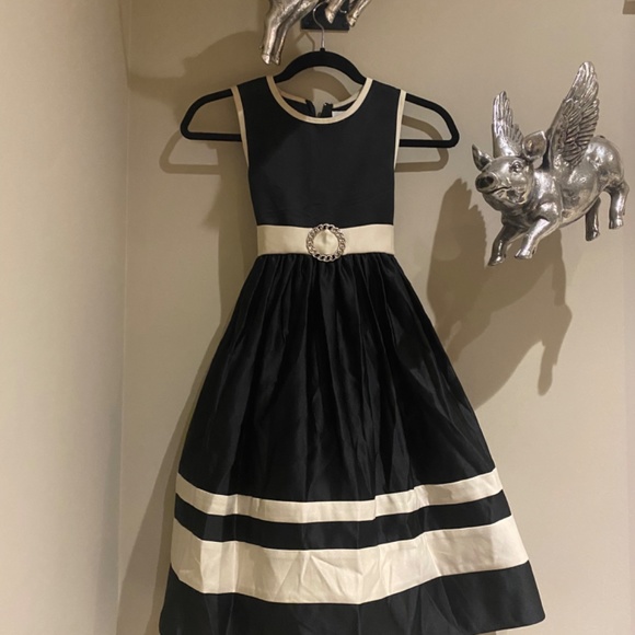 Children Dress - Picture 2 of 2